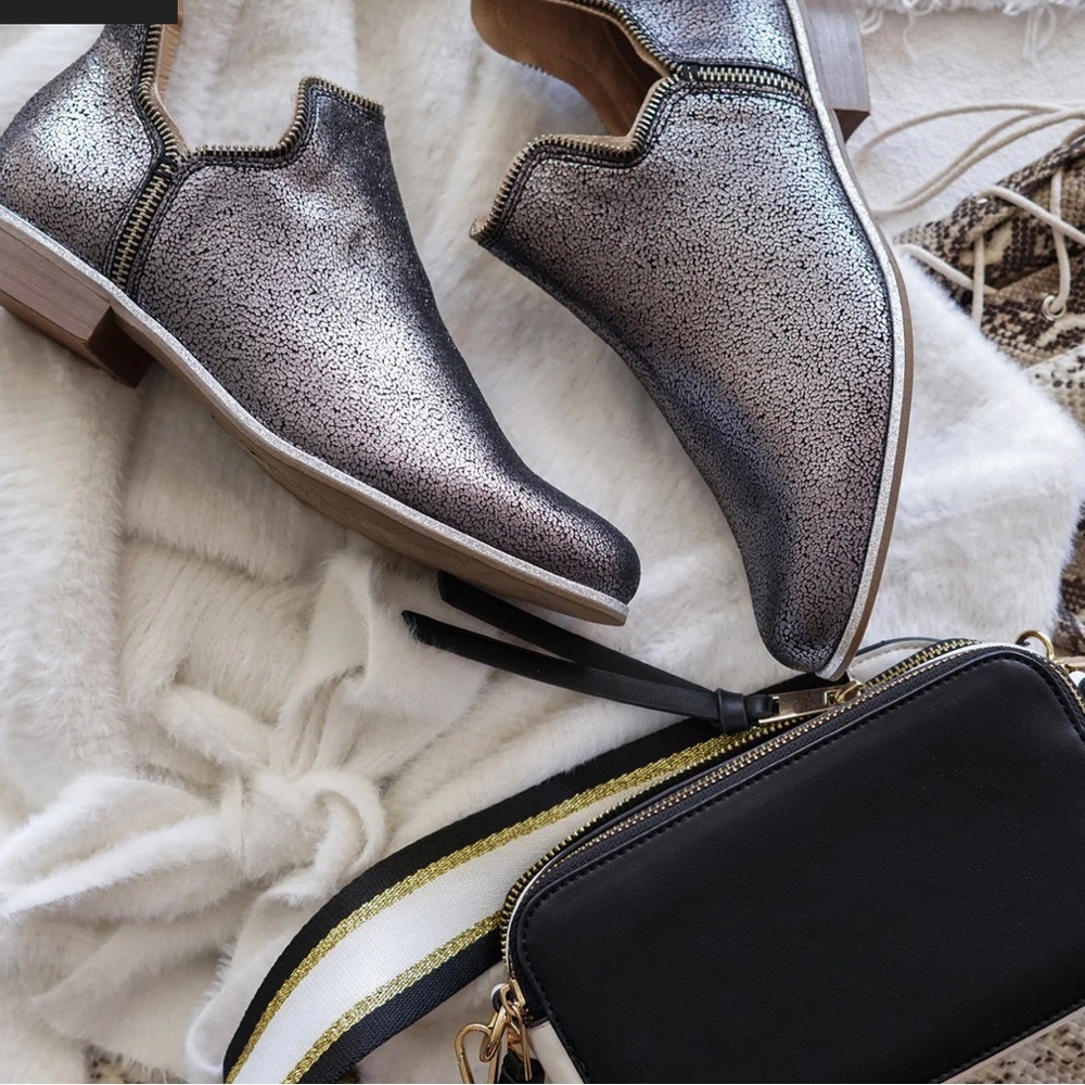 UnityInDiversity Panache ankle boots